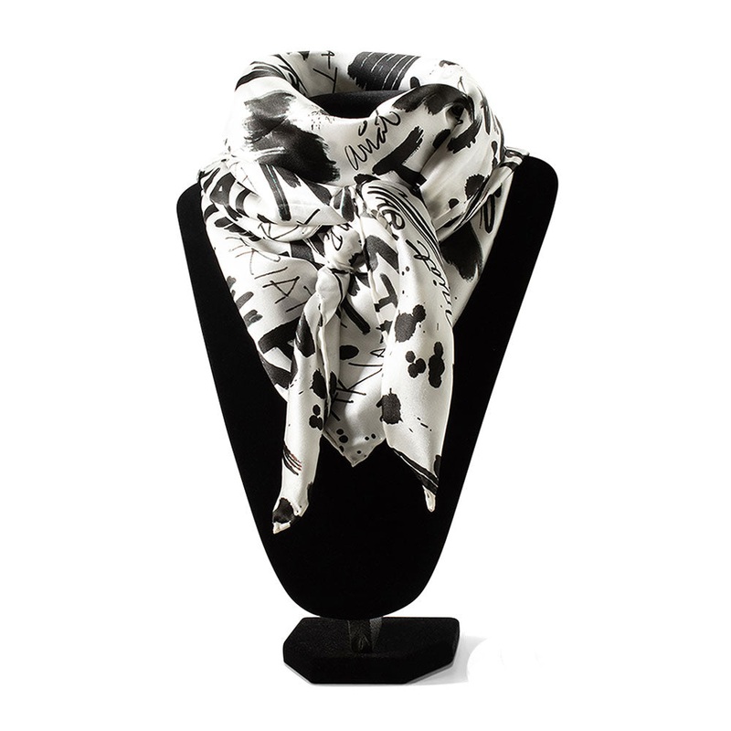 A0900762 Ariat Wild Rag – Graffiti Black & White